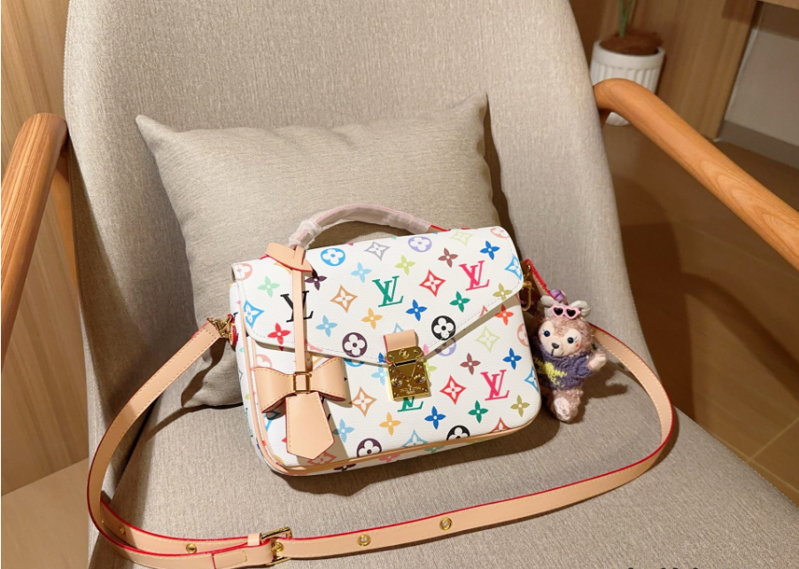 Louis Vuitton Pochette Metis In White Multicolor