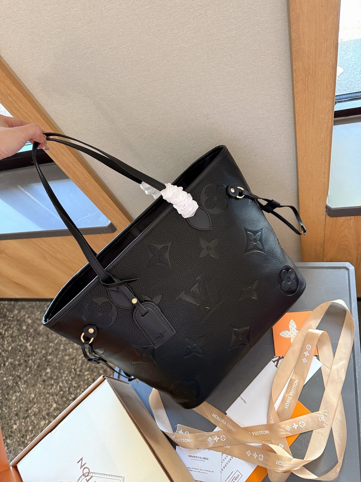 Lv Neverfull Tote Bag, The Ultimate Blend Of Style And Practicality