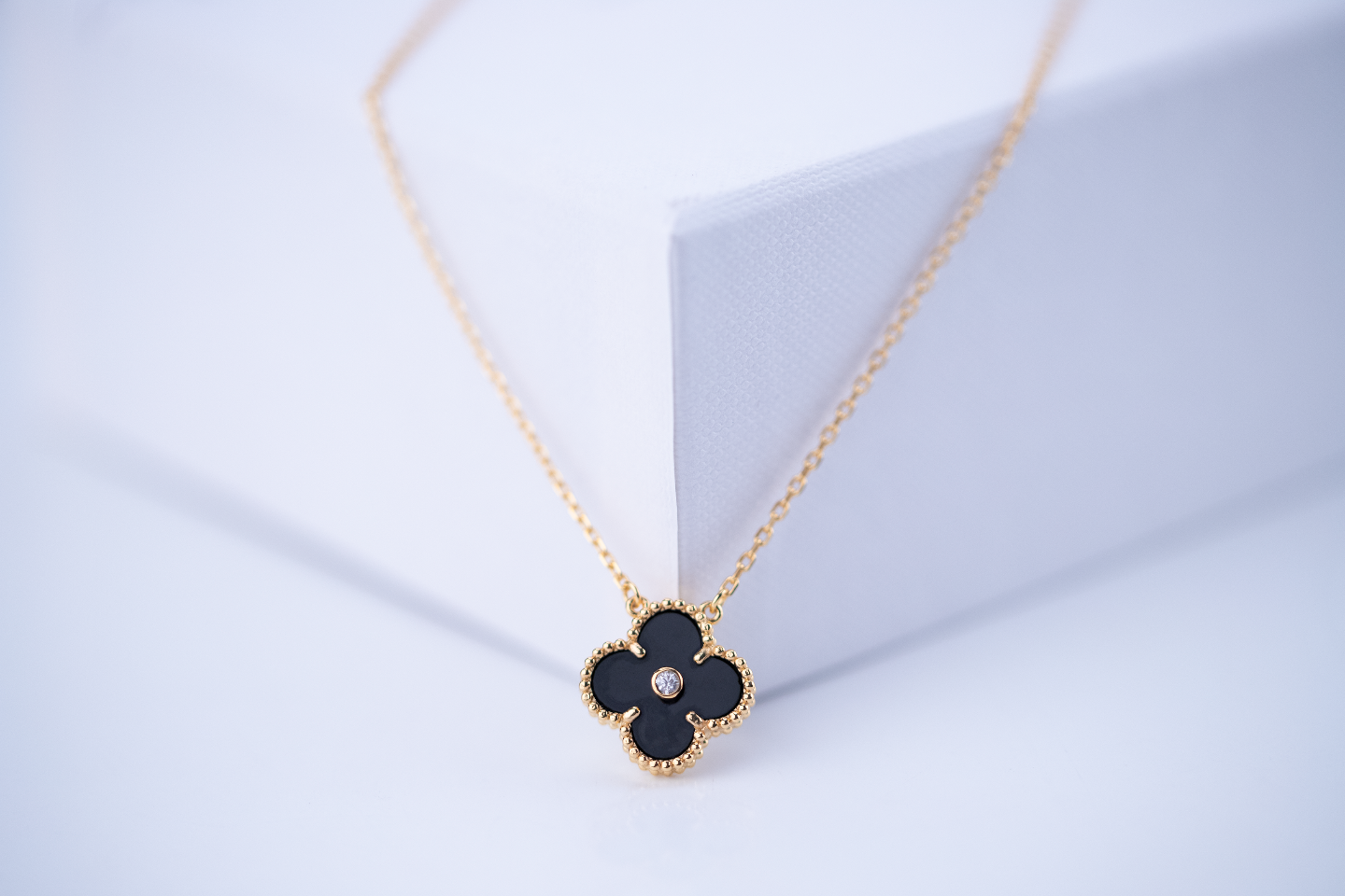 Van Cleef & Arpels Bags