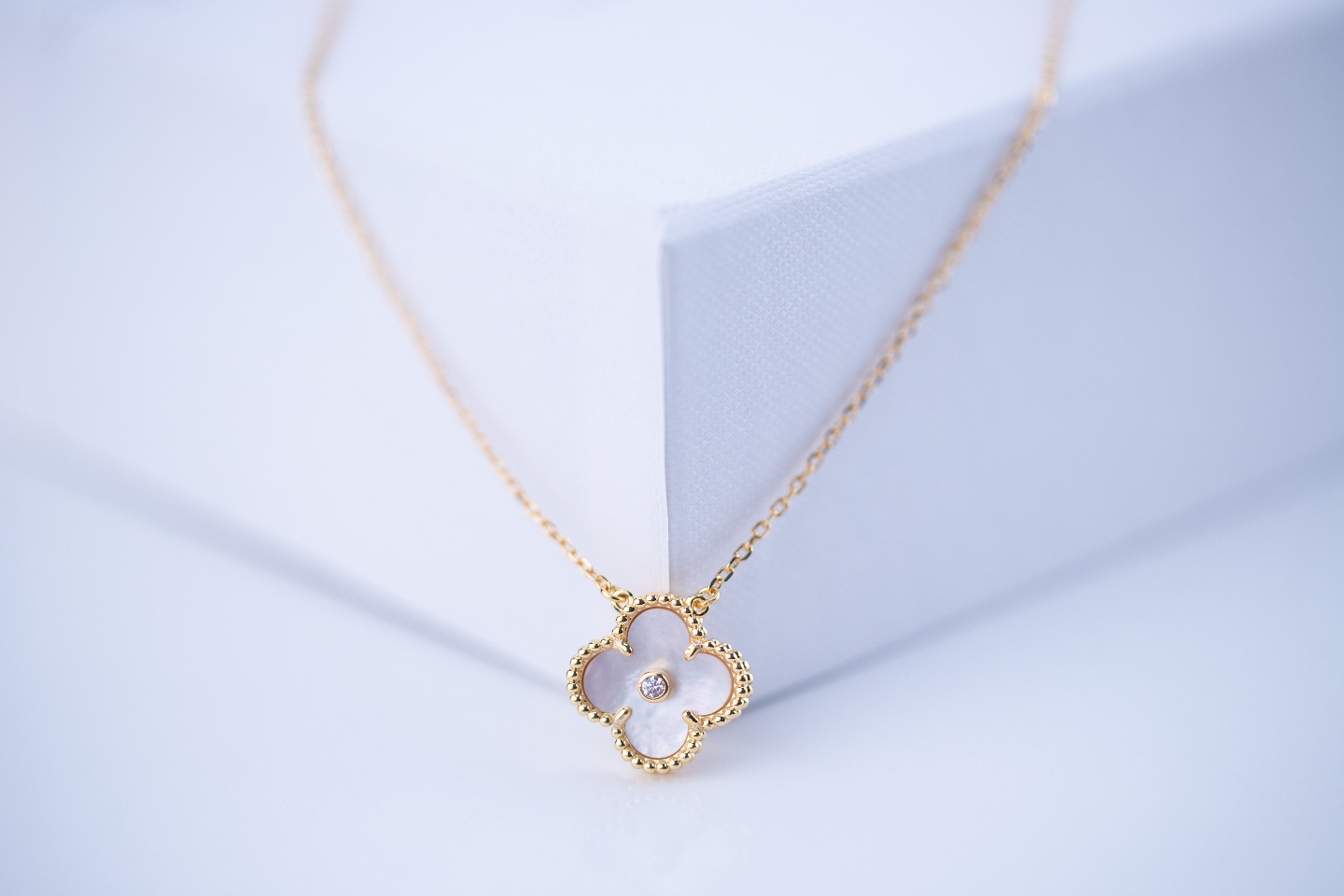 Van Cleef & Arpels Bags