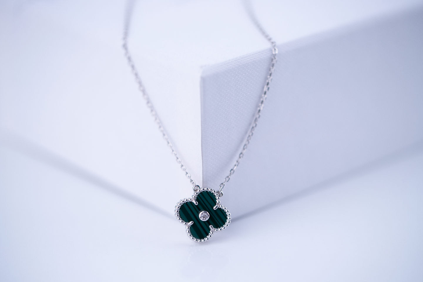 Van Cleef & Arpels Bags