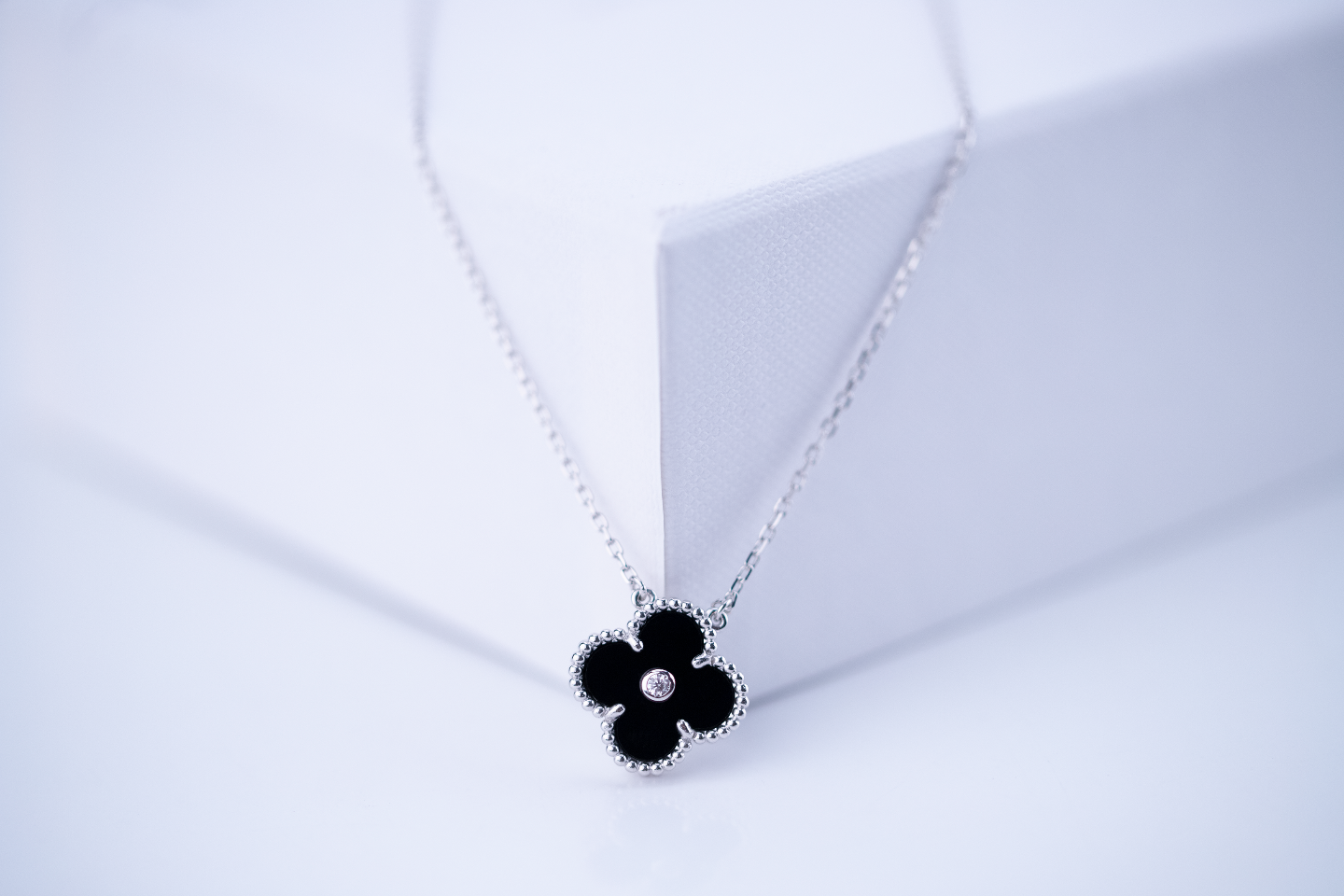 Van Cleef & Arpels Bags