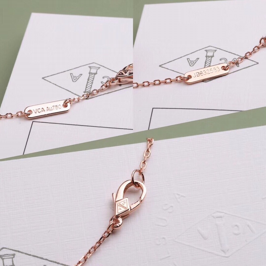 Van Cleef & Arpels Bags