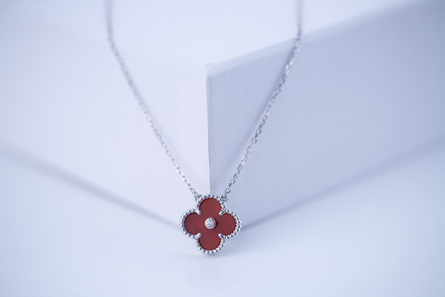 Van Cleef & Arpels Bags