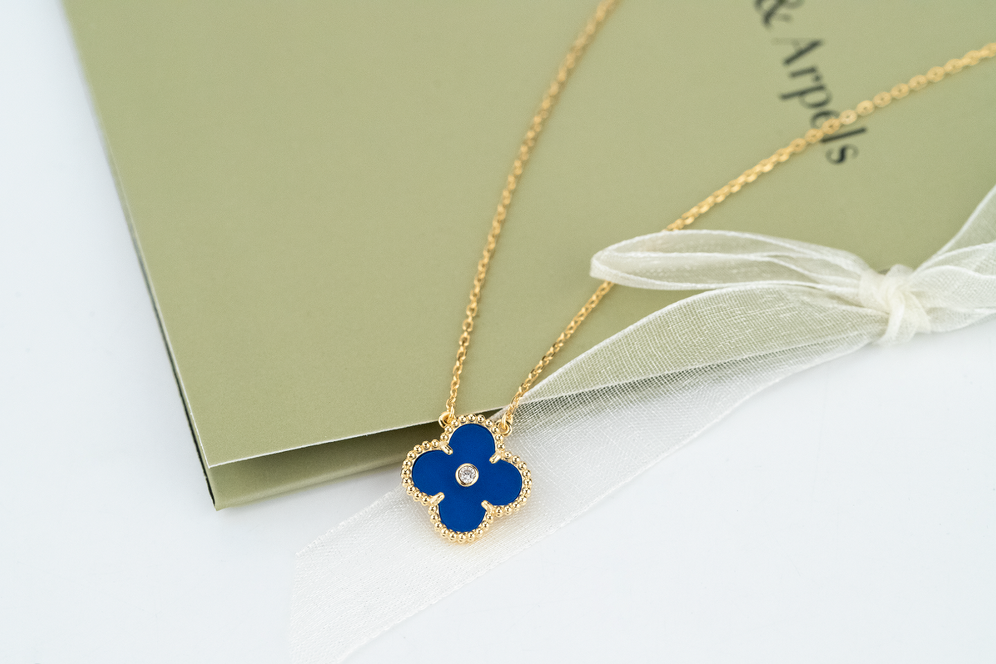 Van Cleef & Arpels Bags