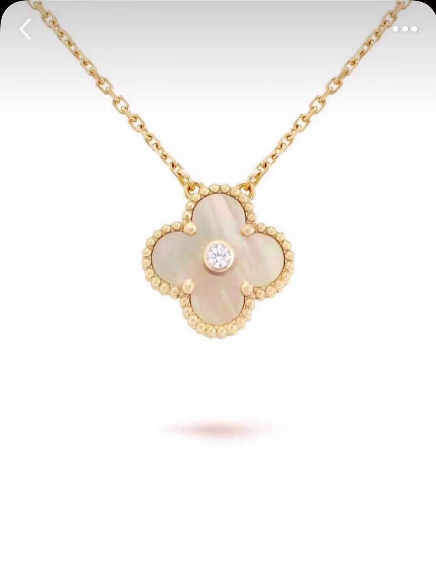 Van Cleef & Arpels Bags