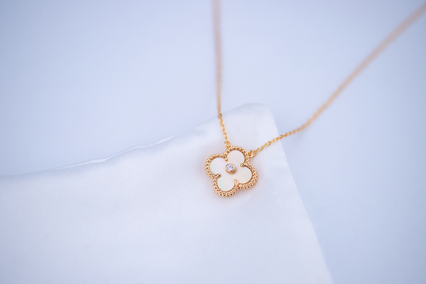 Van Cleef & Arpels Bags