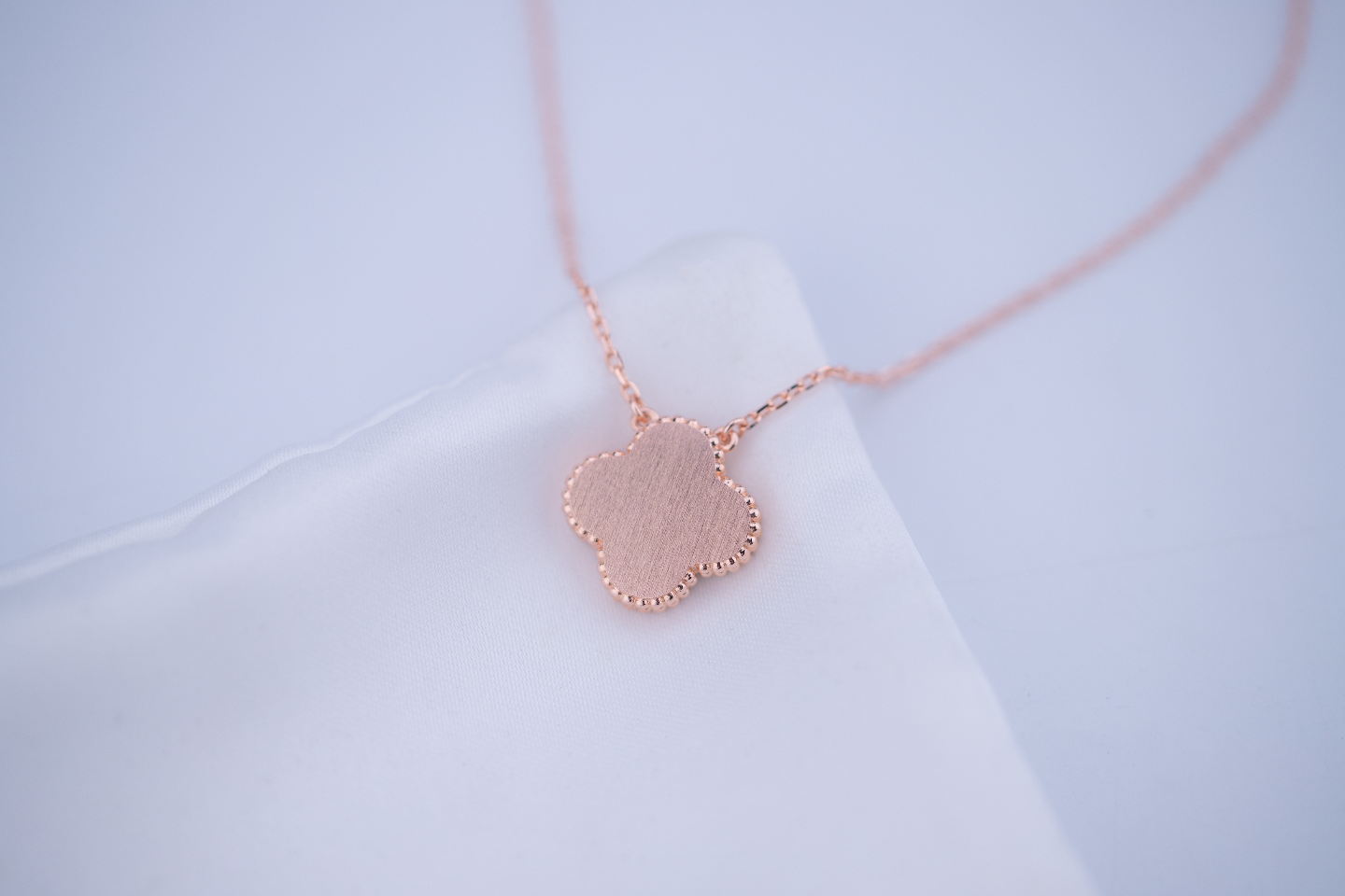 Van Cleef & Arpels Bags