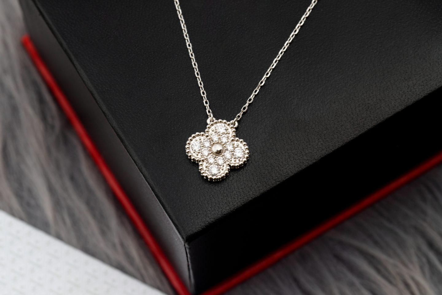 Van Cleef & Arpels Bags