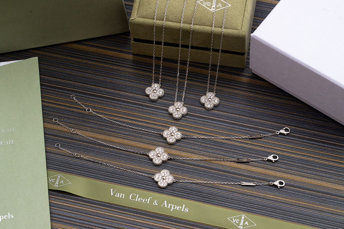 Van Cleef & Arpels Bags