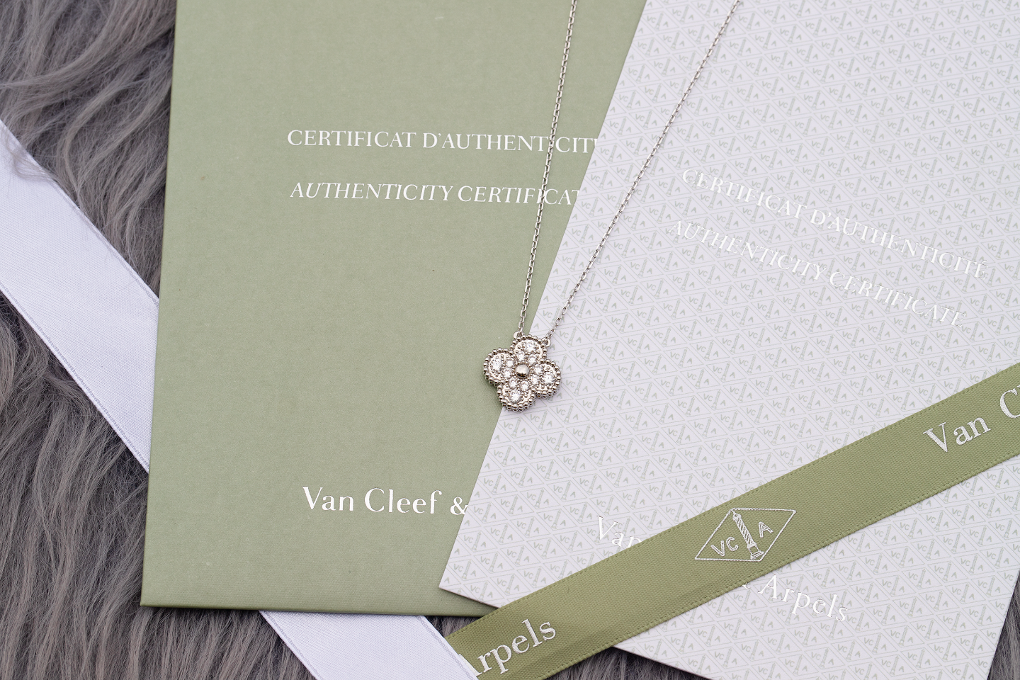 Van Cleef & Arpels Bags