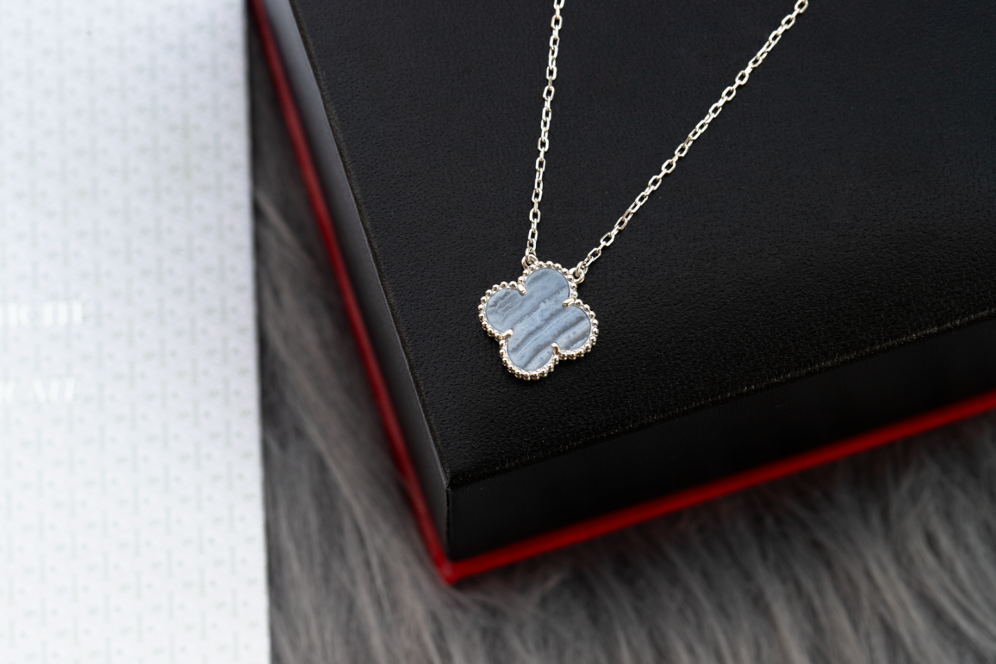 Timeless Alhambra Four-leaf Clover Necklace Collection