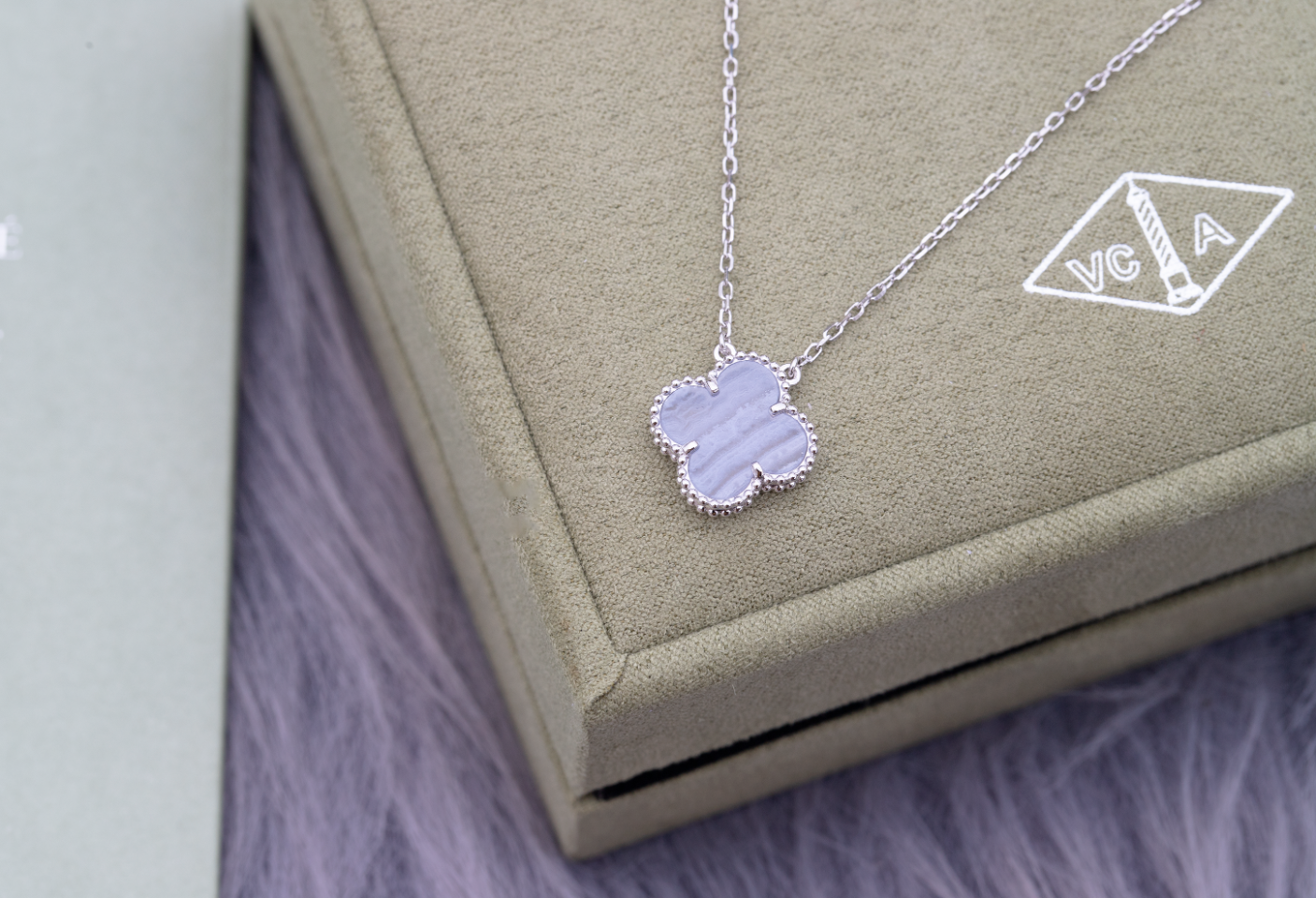 Van Cleef & Arpels Bags