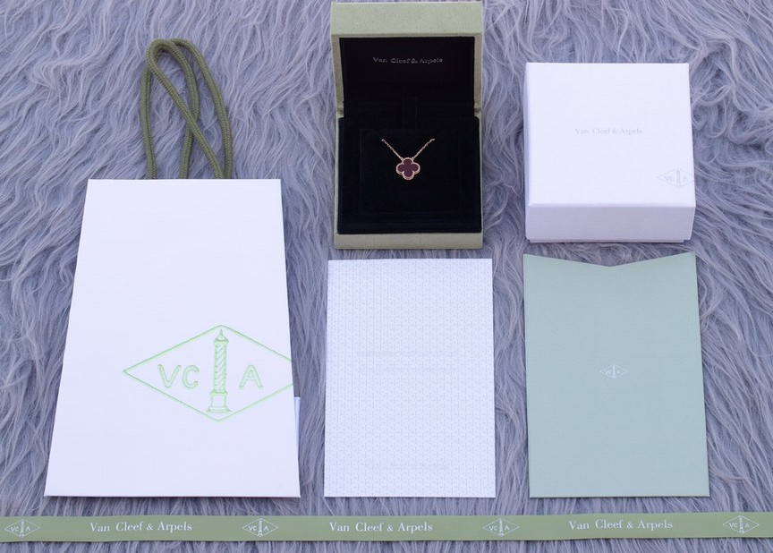 Van Cleef & Arpels Bags