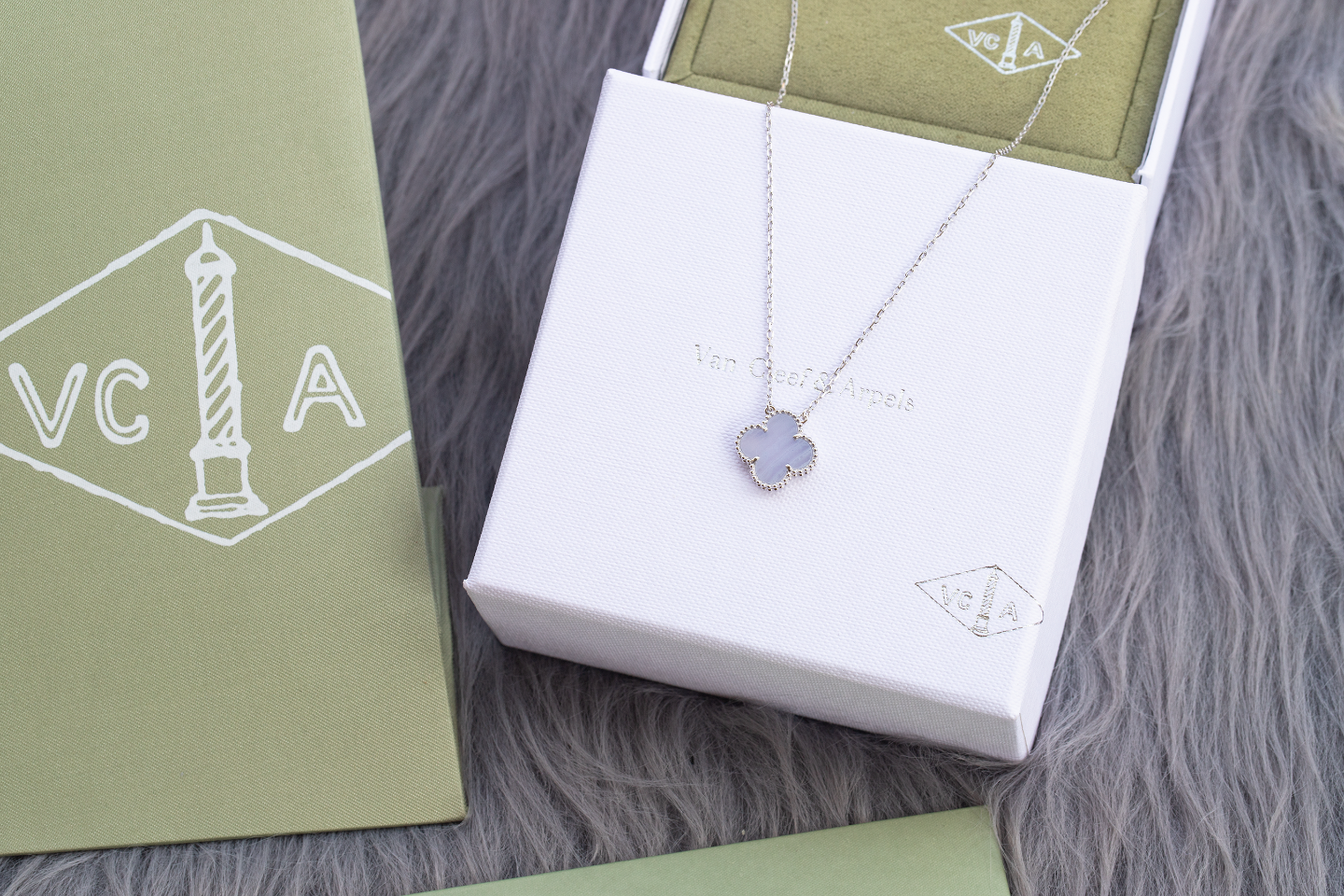 Van Cleef & Arpels Bags