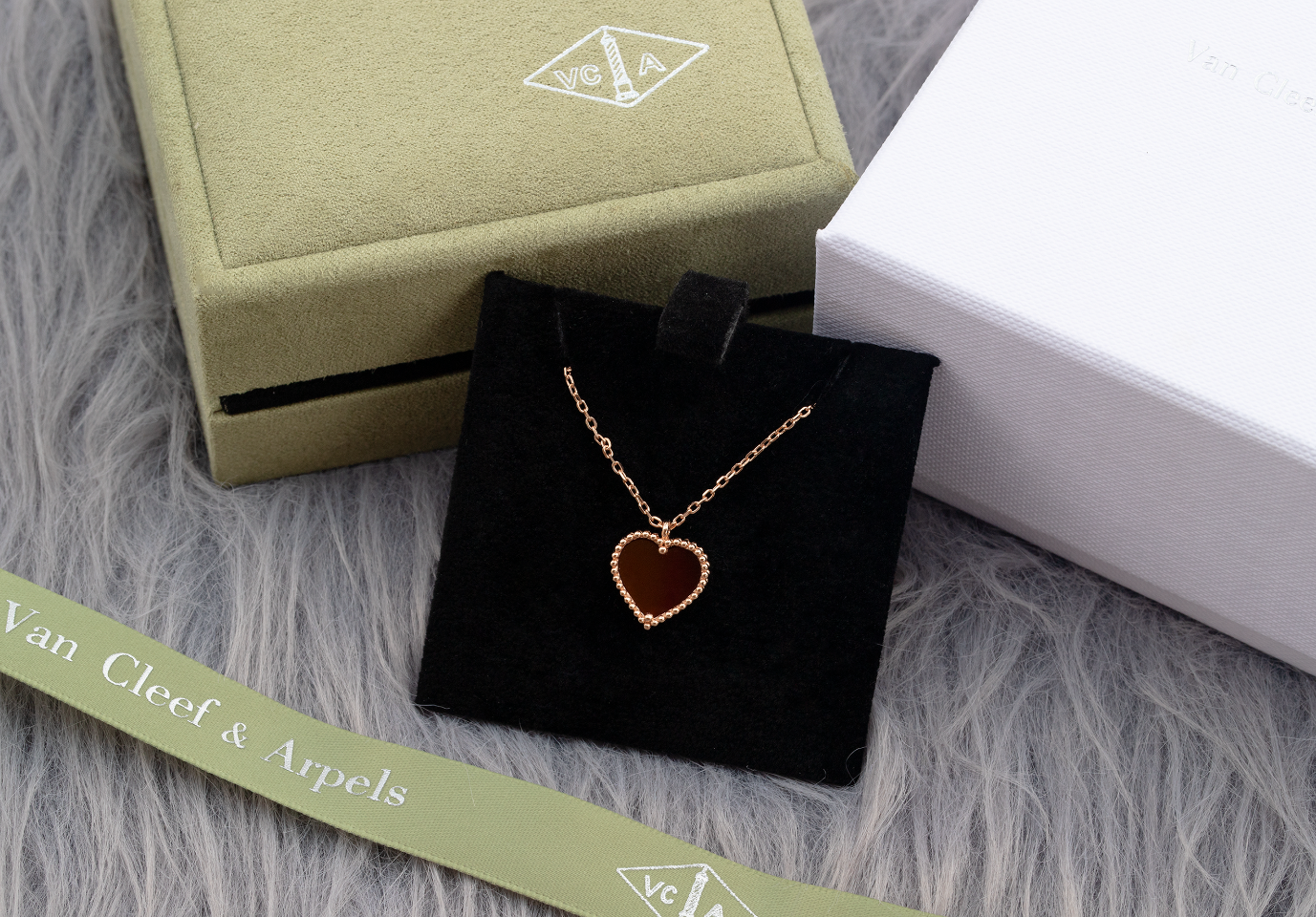 Van Cleef & Arpels Bags