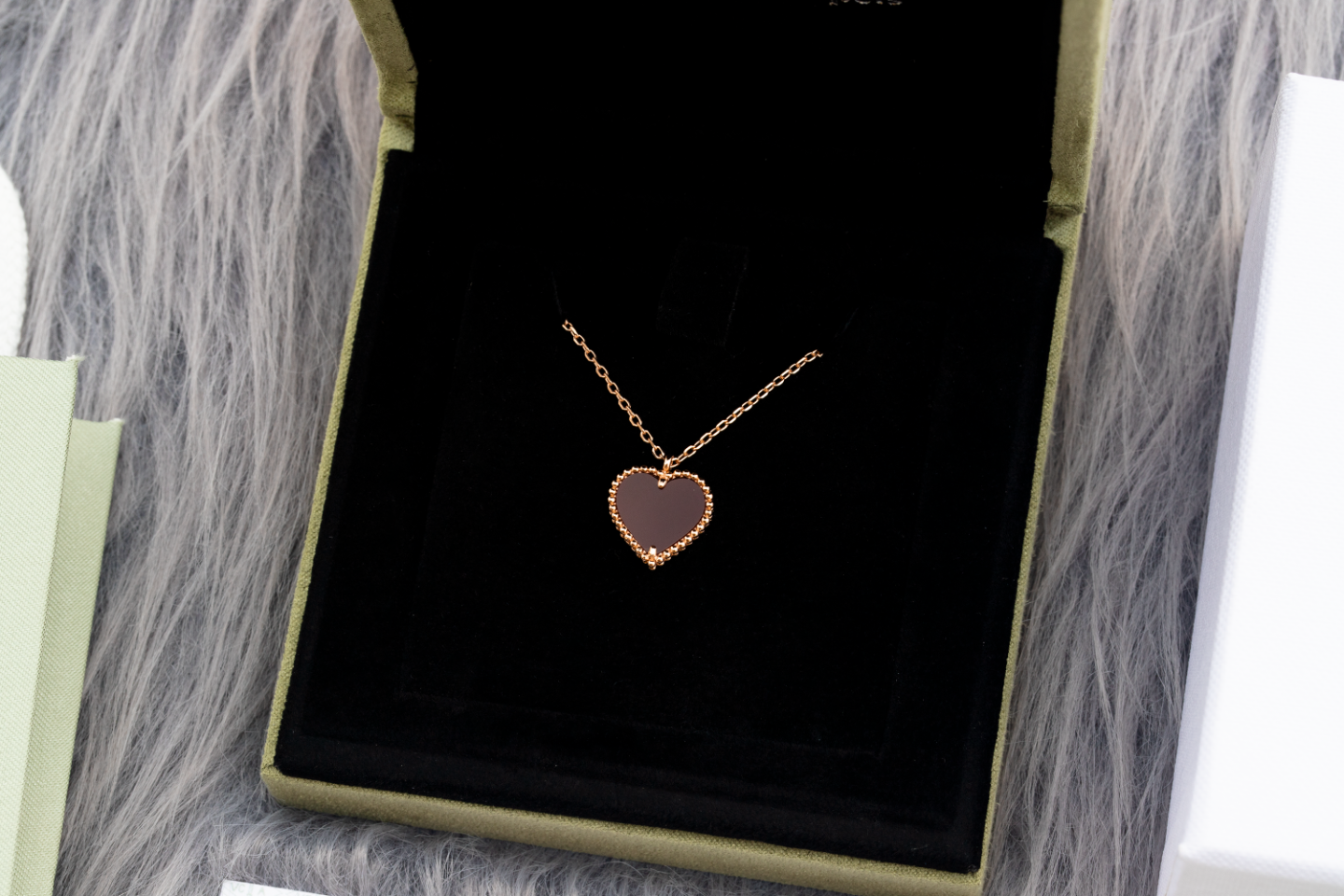 Van Cleef & Arpels Bags