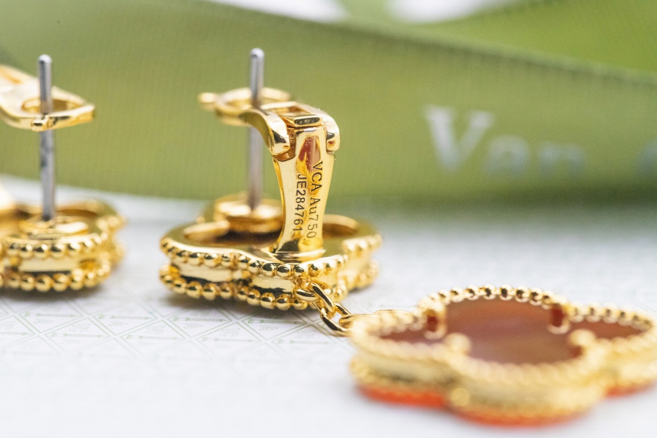 Van Cleef & Arpels Bags