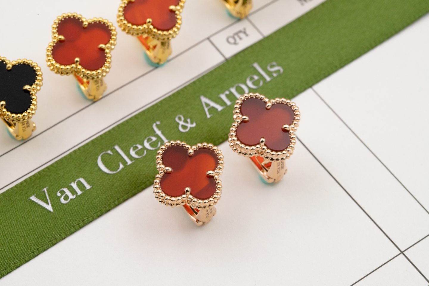 Van Cleef & Arpels Bags