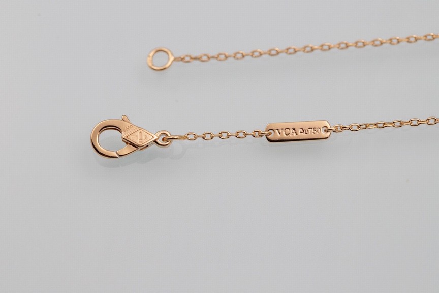 Van Cleef & Arpels Bags