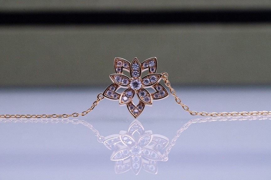 Van Cleef & Arpels Bags