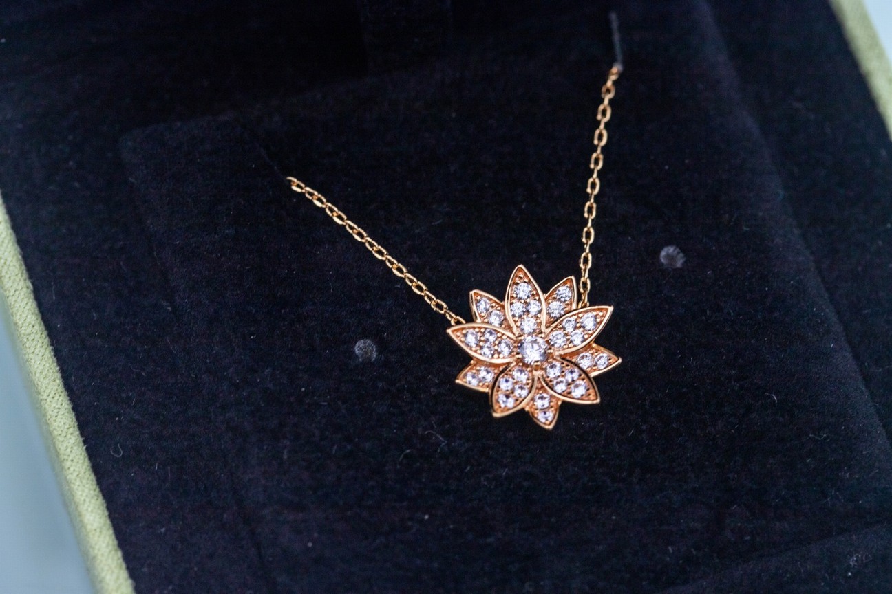 Van Cleef & Arpels Bags