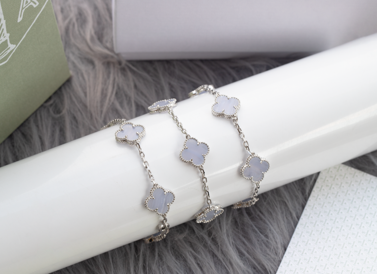 Van Cleef & Arpels Bags