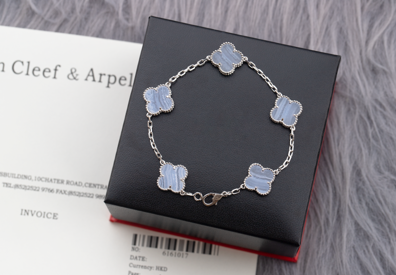 Van Cleef & Arpels Bags