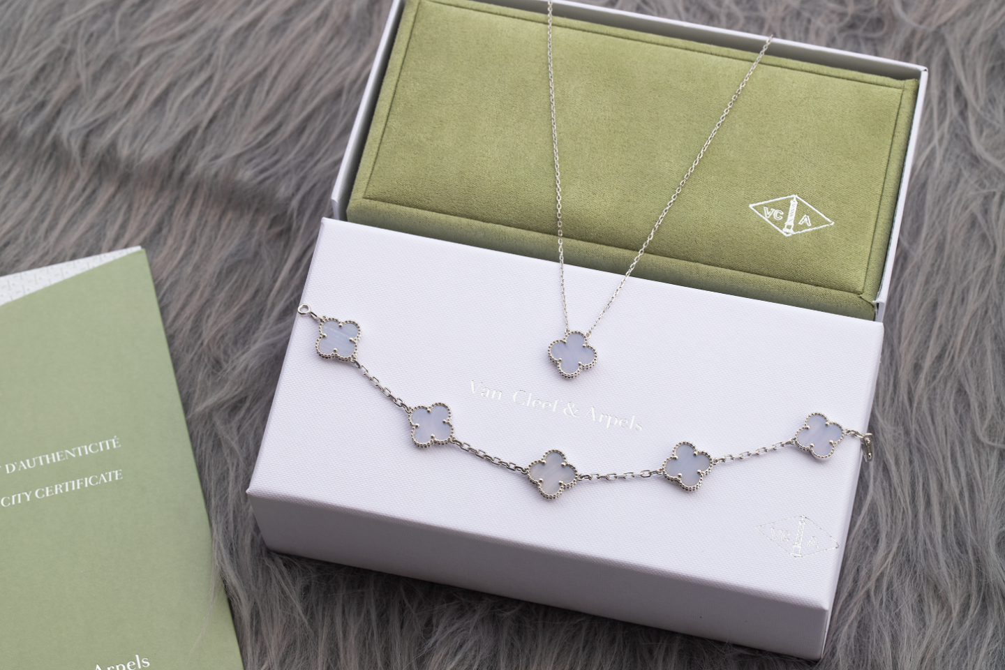 Van Cleef & Arpels Bags