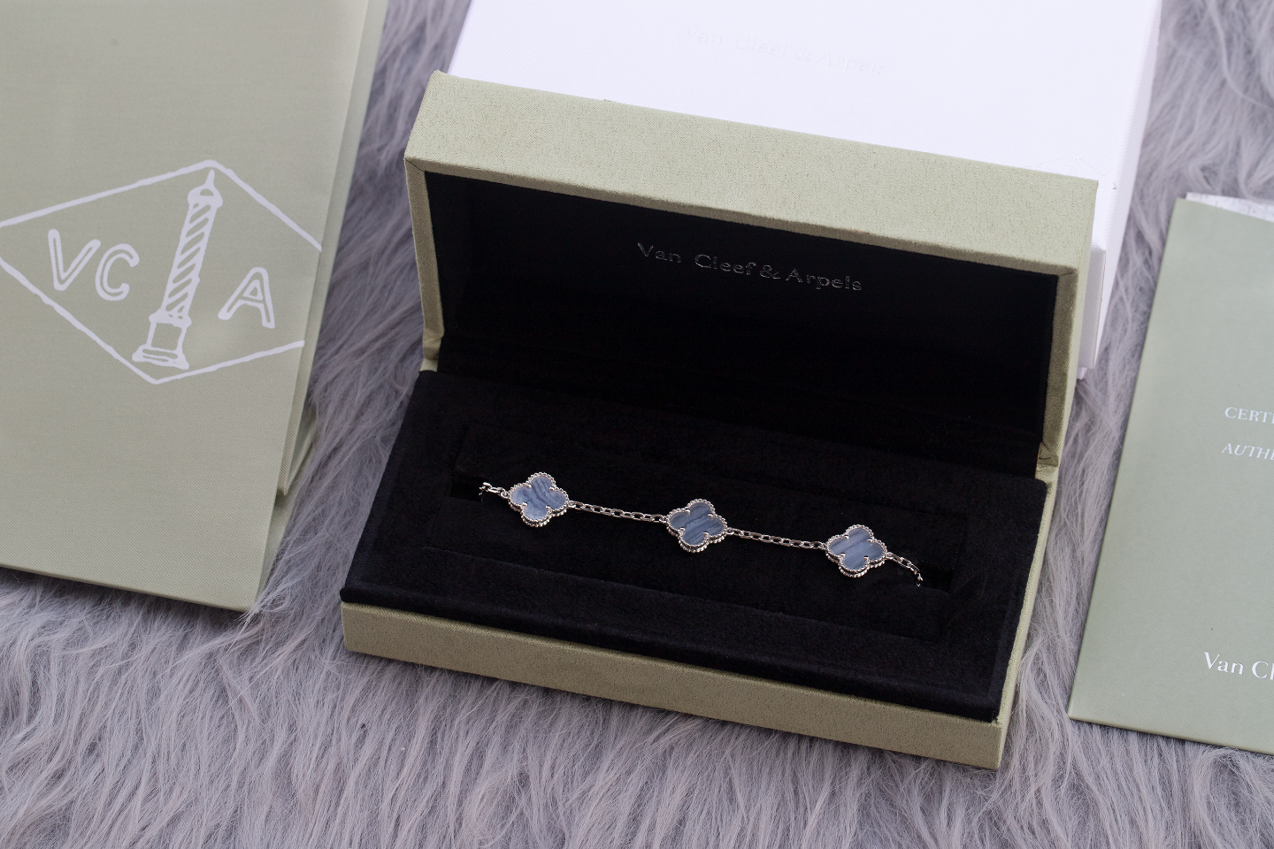 Van Cleef & Arpels Bags