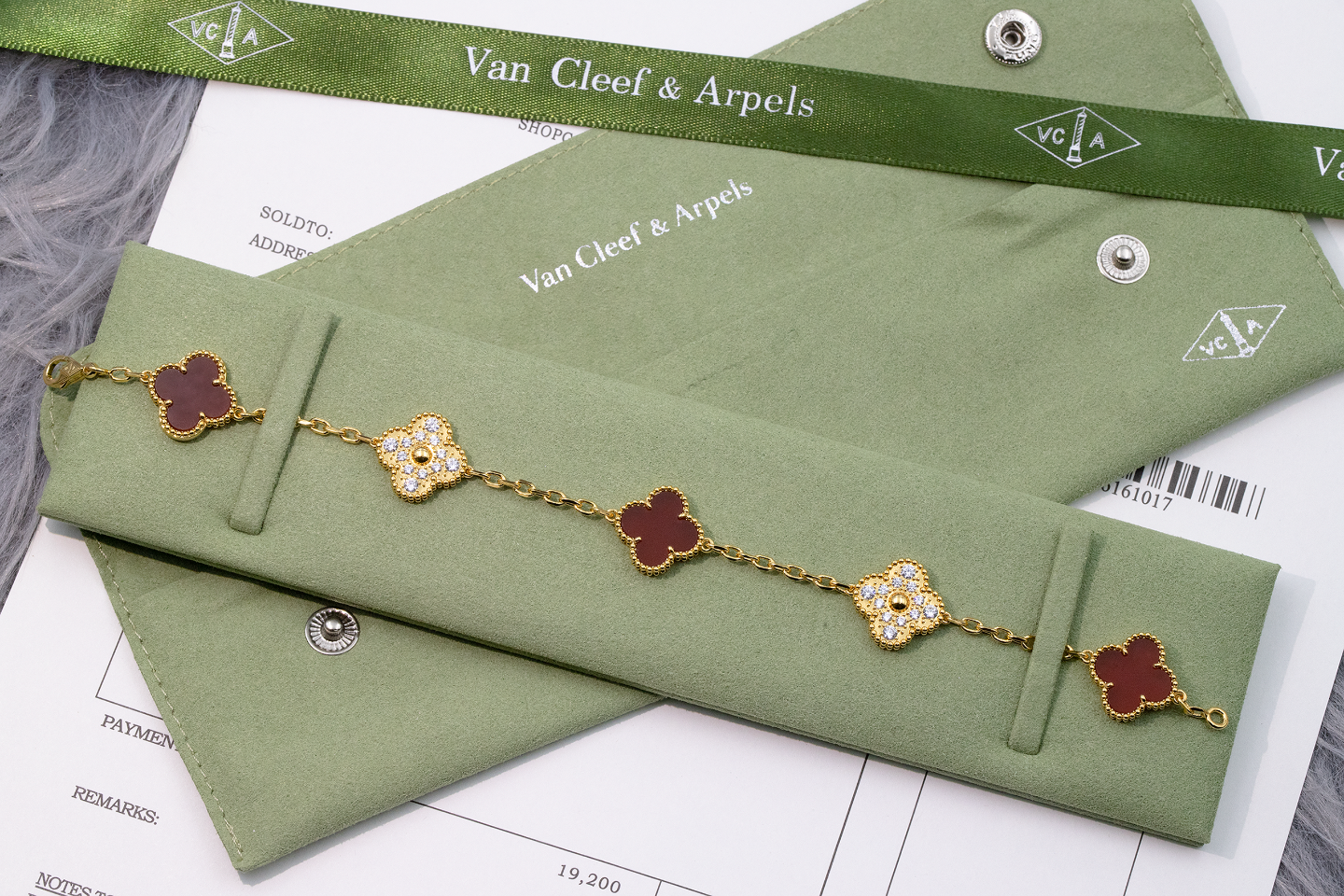 Van Cleef & Arpels Bags