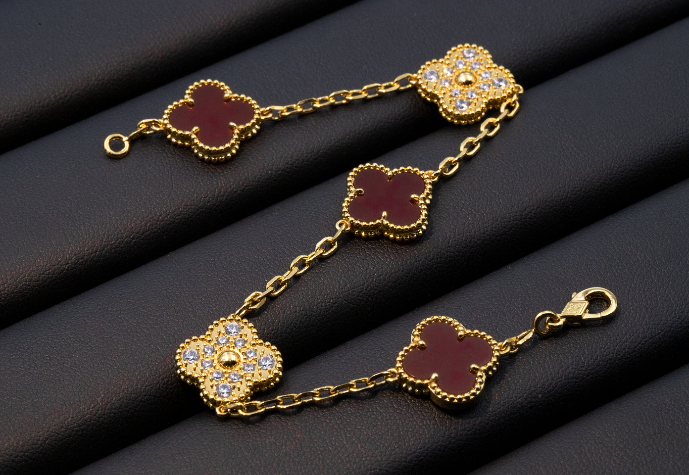 Van Cleef & Arpels Bags