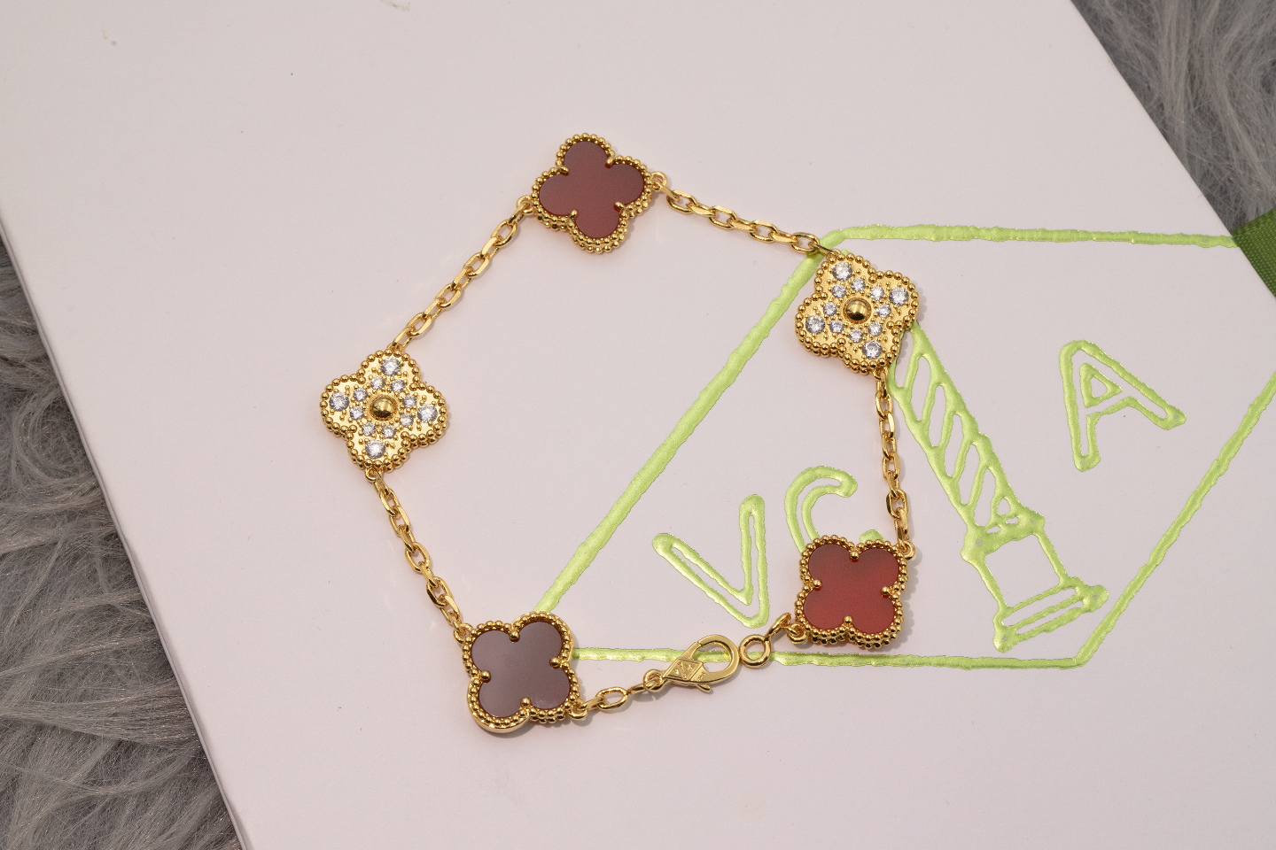 Van Cleef & Arpels Bags