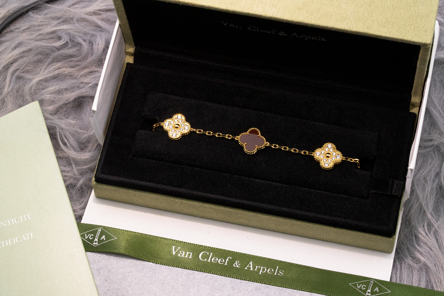 Van Cleef & Arpels Bags