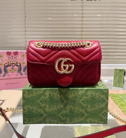 Gucci 22cm Classic Calfskin Bag: Timeless Elegance, Unbeatable Value