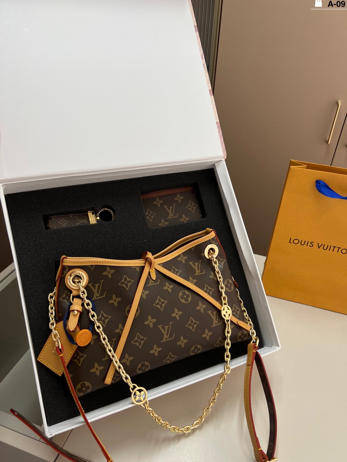 Louis Vuitton Carryall Bb Travel Set, Card Holder + Pendant + Foldable Organizer, A-09 Compact Case (26×17 Cm)
