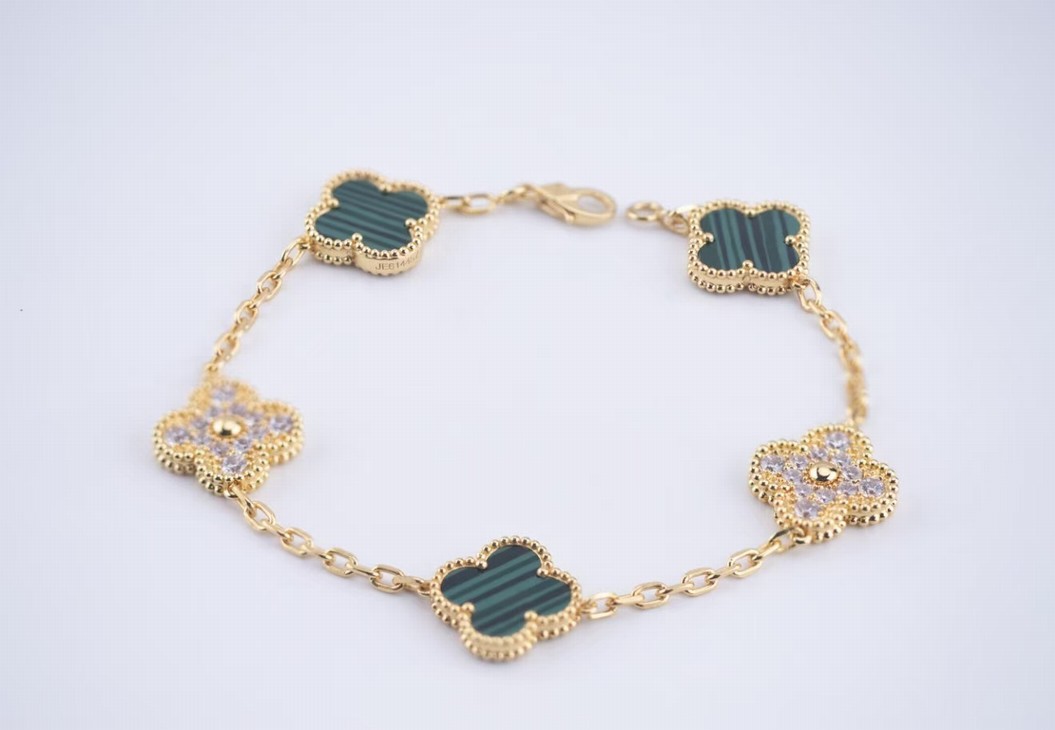 Van Cleef & Arpels Bags