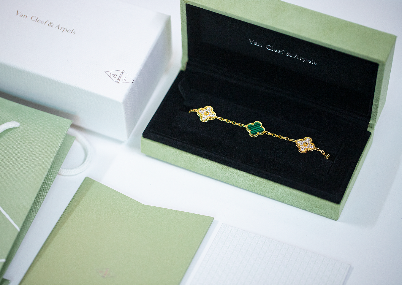 Van Cleef & Arpels Bags