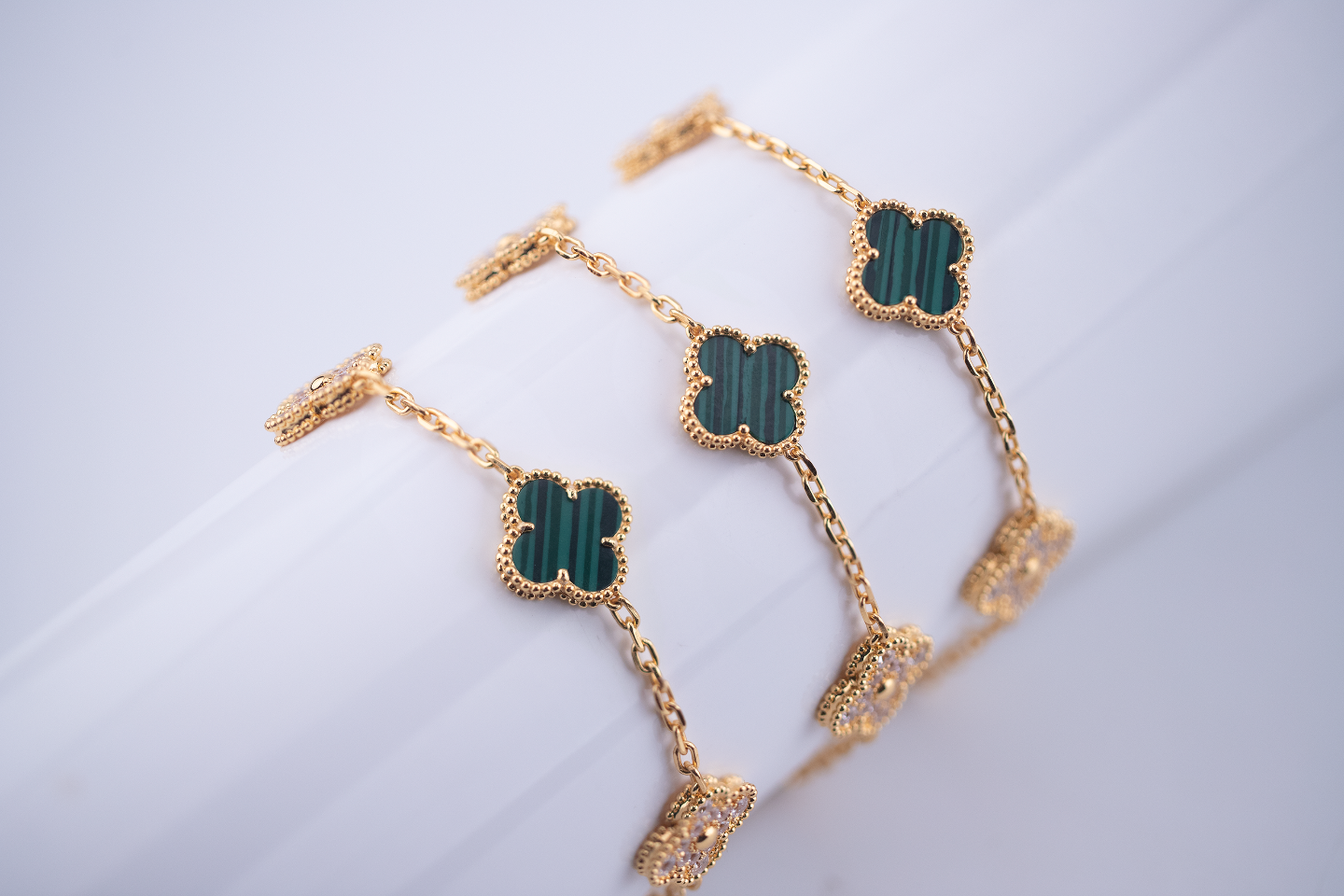 Van Cleef & Arpels Bags