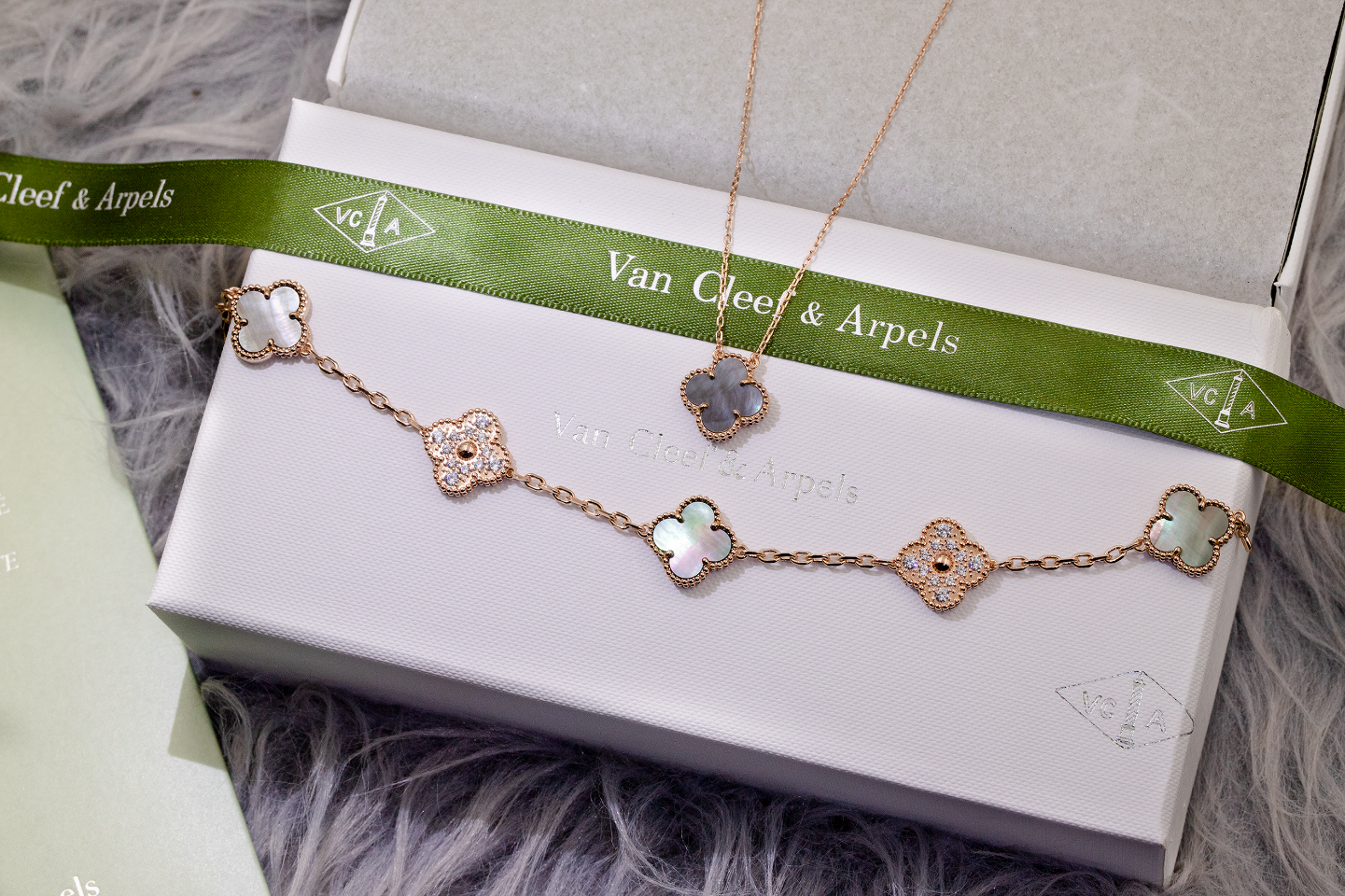 Van Cleef & Arpels Bags