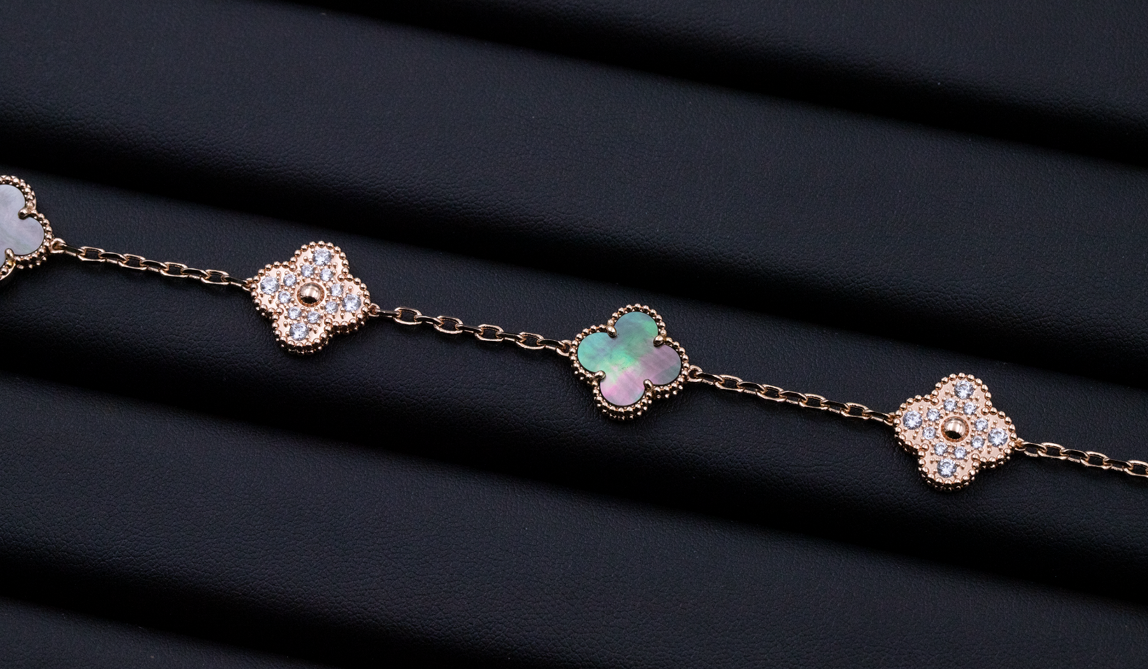 Van Cleef & Arpels Bags