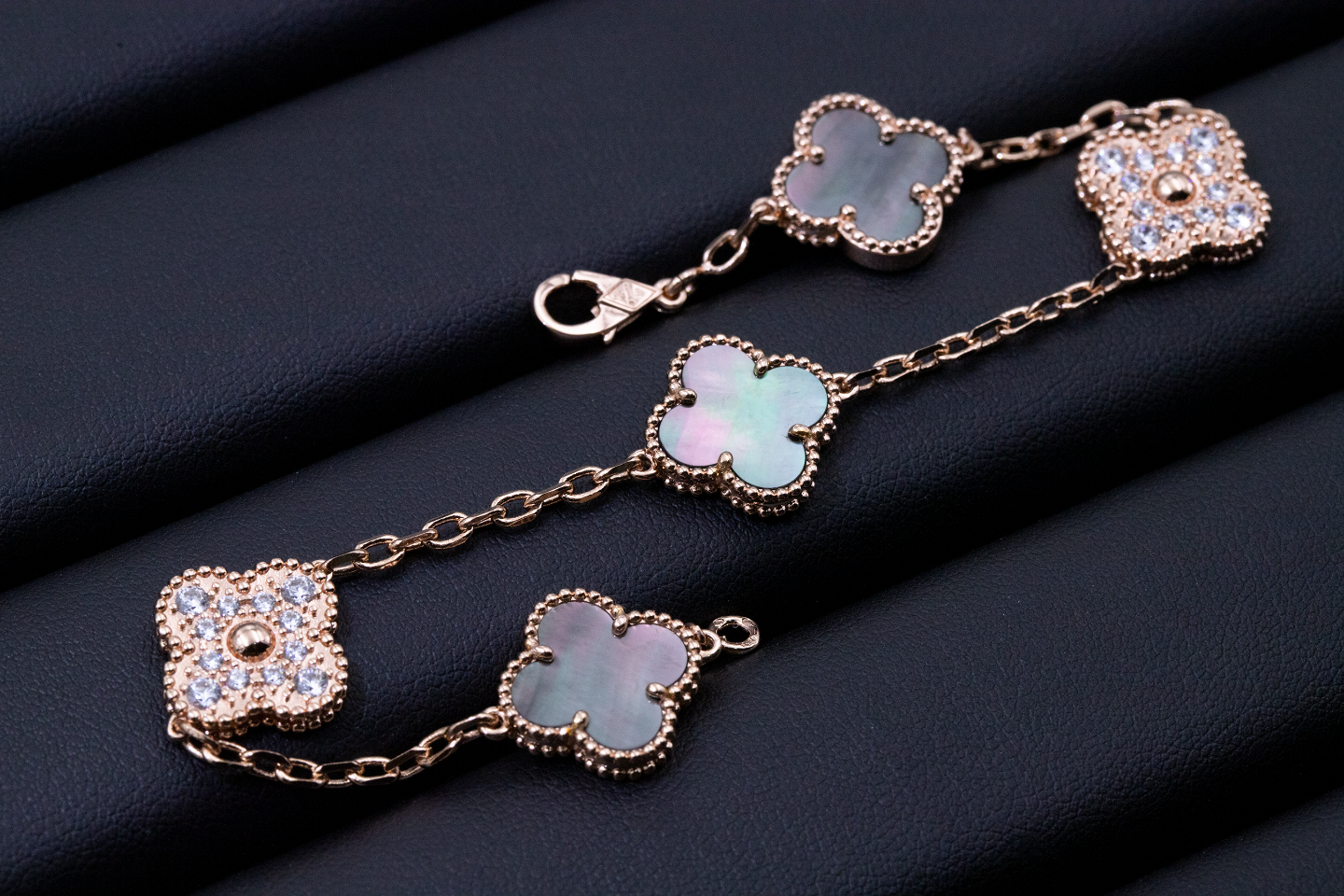 Van Cleef & Arpels Bags