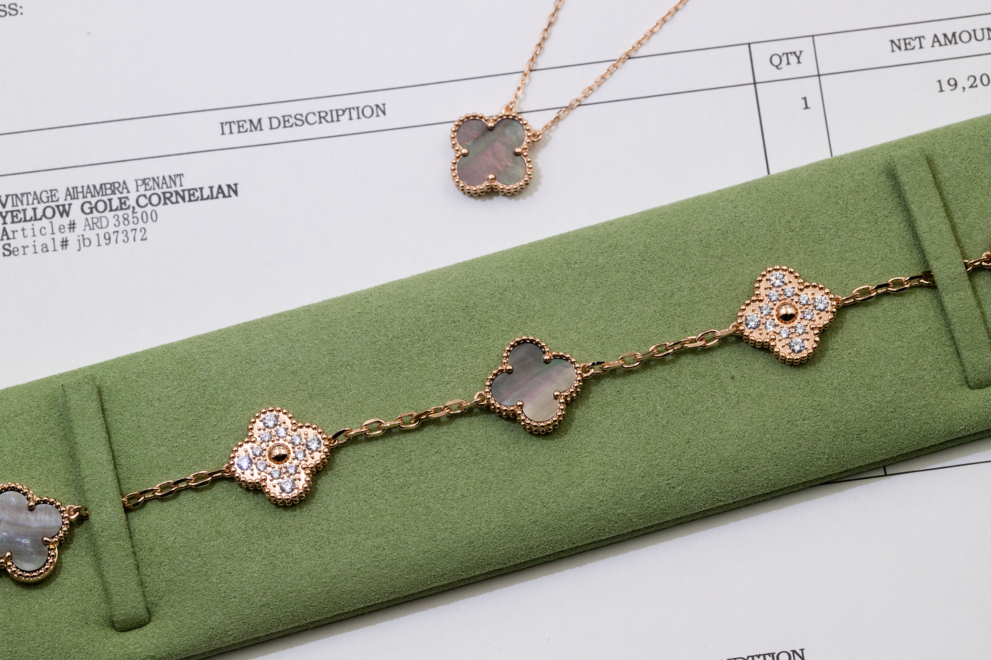 Van Cleef & Arpels Bags