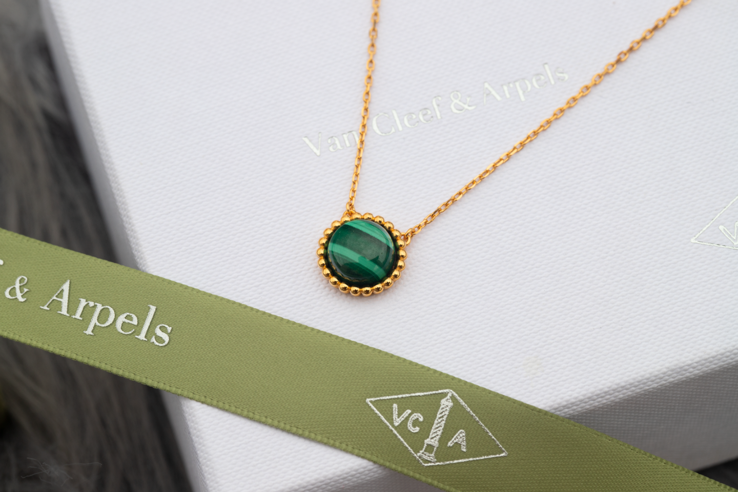 Van Cleef & Arpels Bags