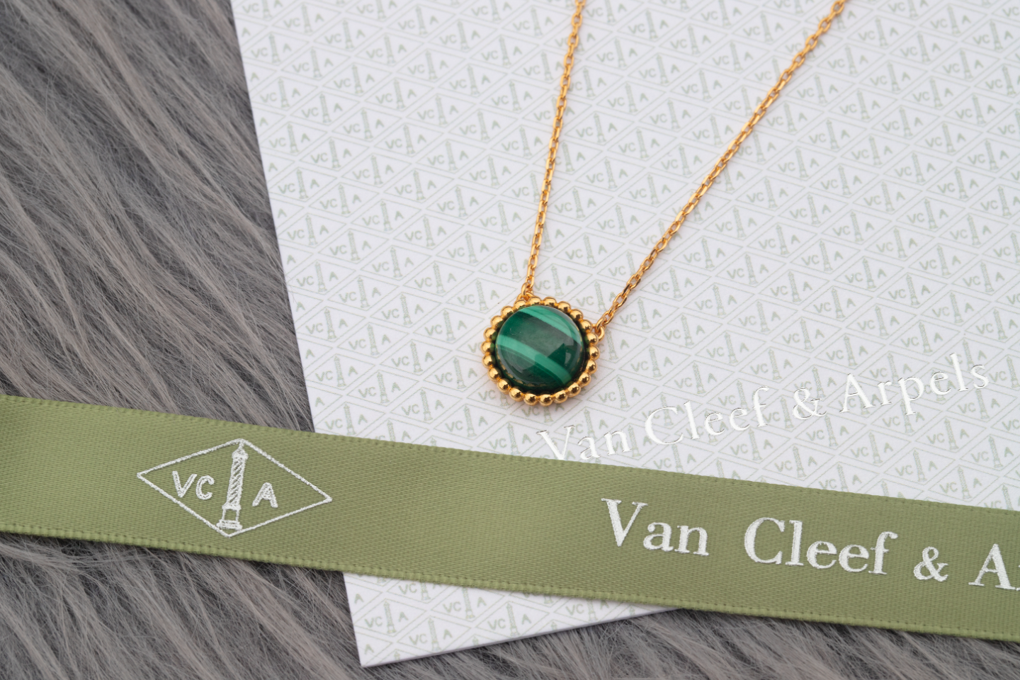 Van Cleef & Arpels Bags