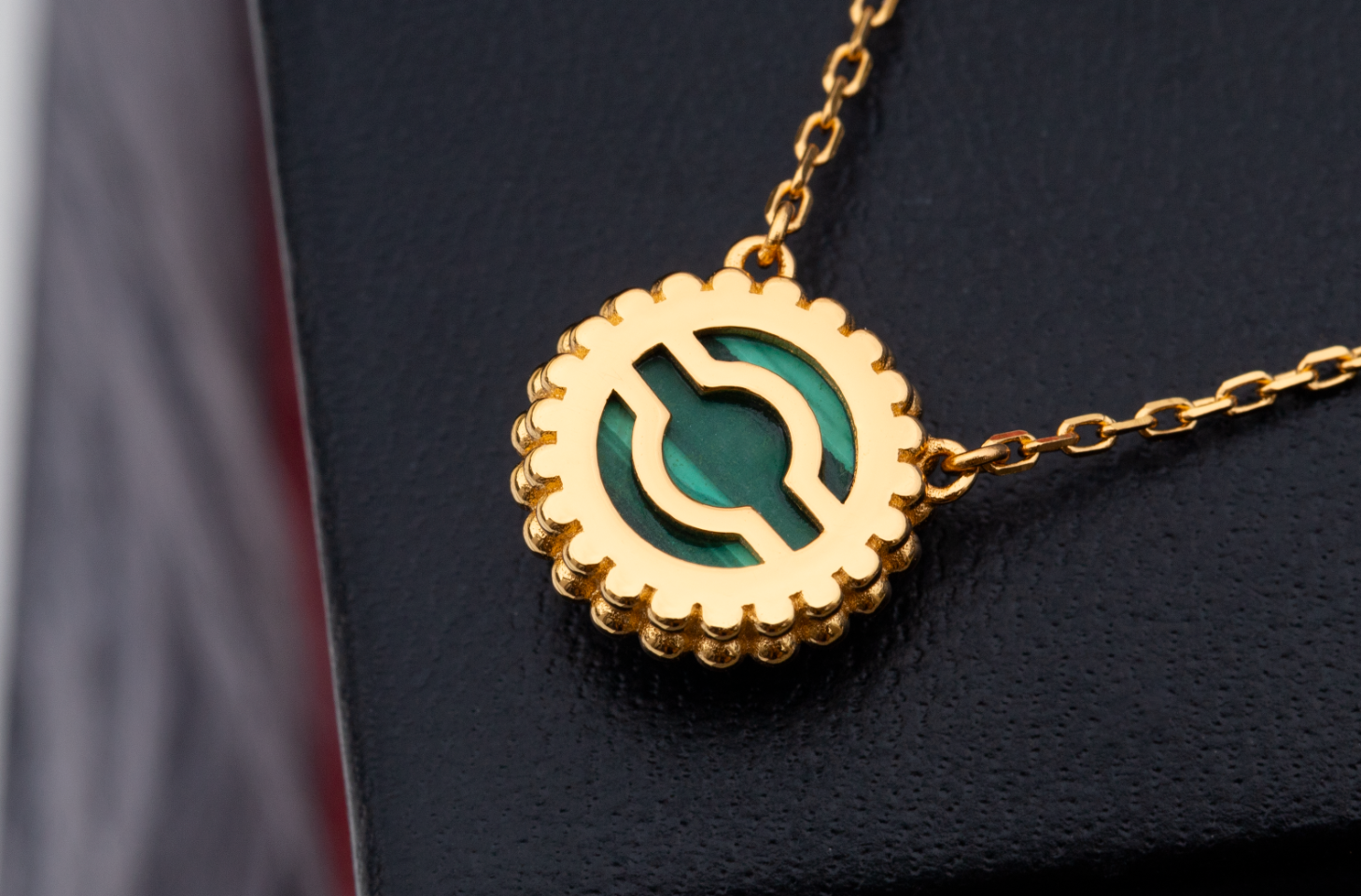 Van Cleef & Arpels Bags