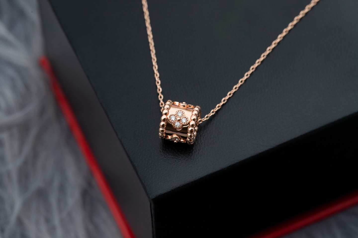 Van Cleef & Arpels Bags