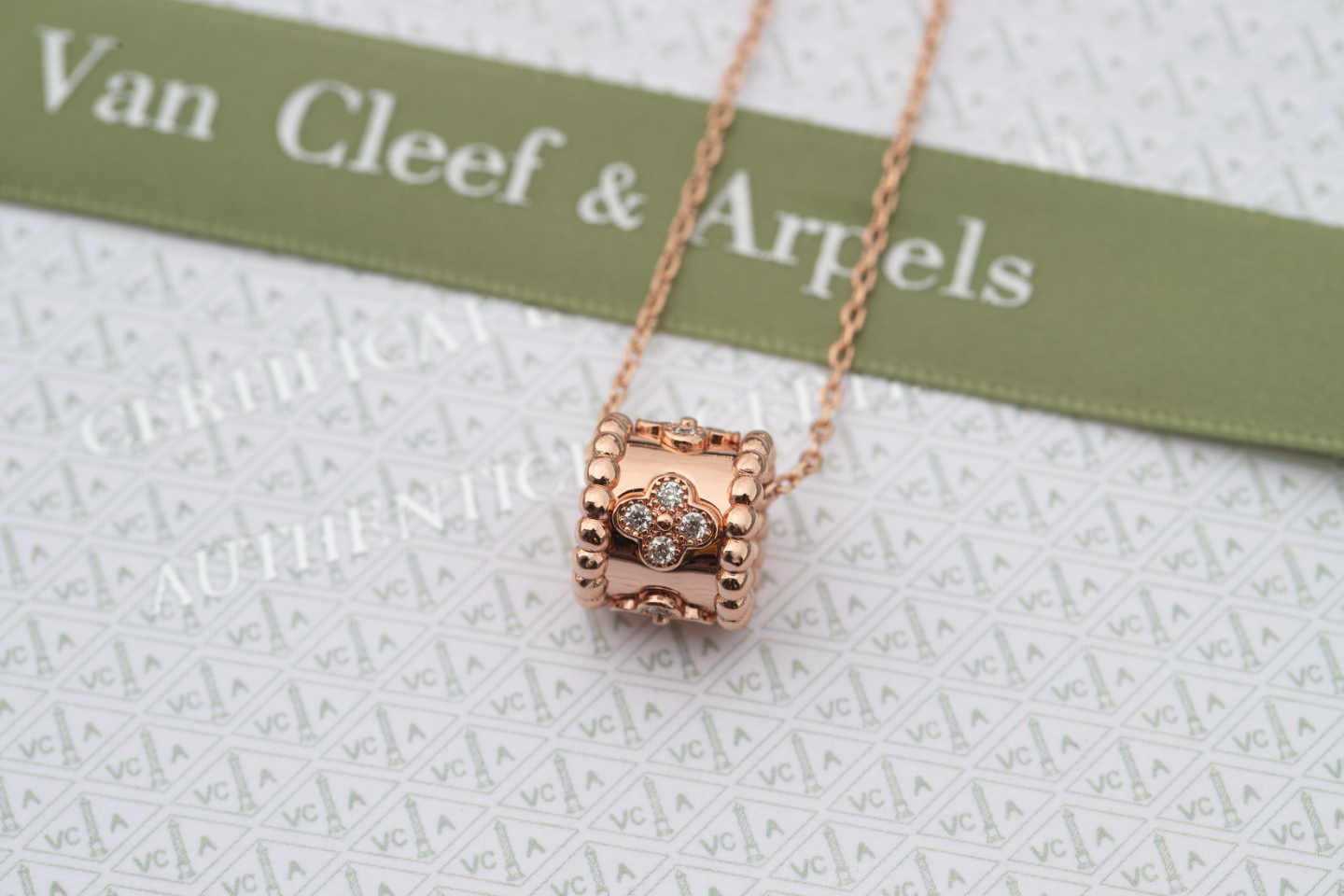 Van Cleef & Arpels Bags