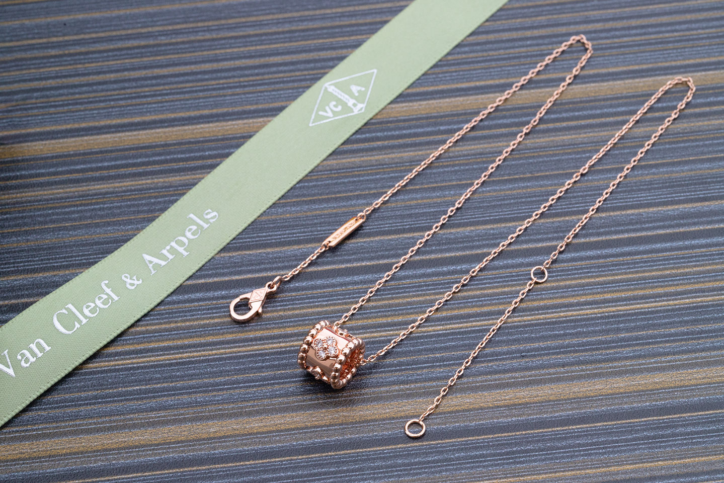 Van Cleef & Arpels Bags