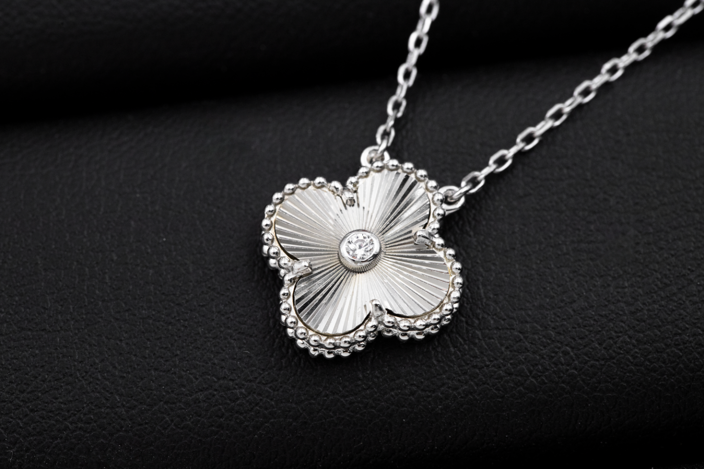 Van Cleef & Arpels Bags